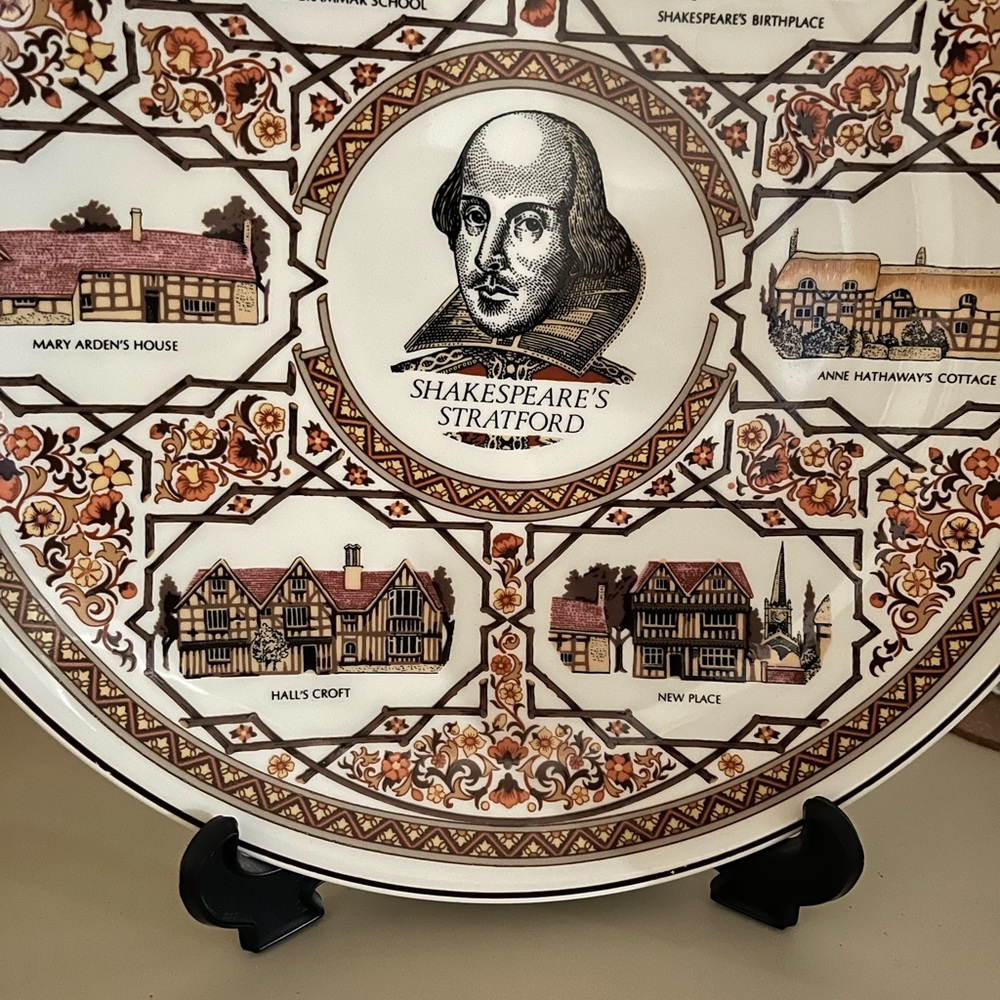 10" plate Wedgewood Etruria & Barlaston features Shakespeare's Stratford 📚🖋️ - Picture 5 of 6